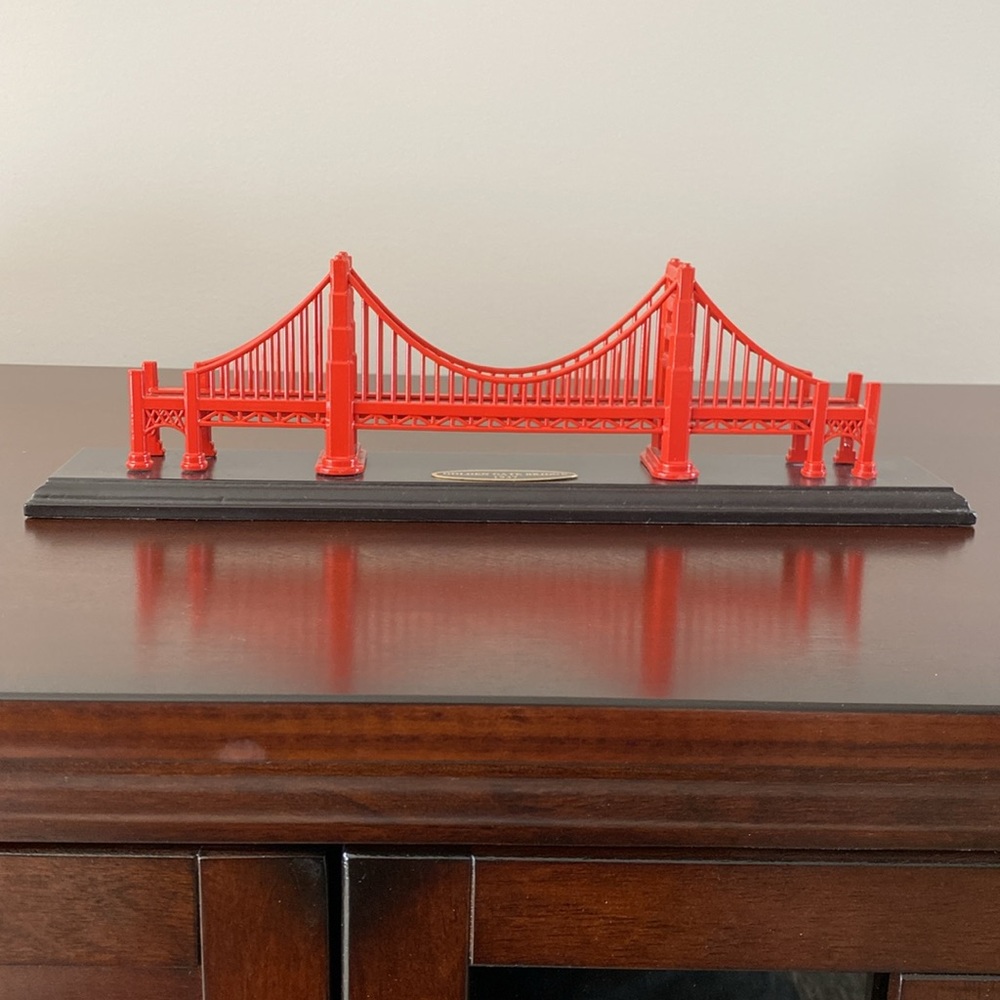Golden Gate Bridge replica decor